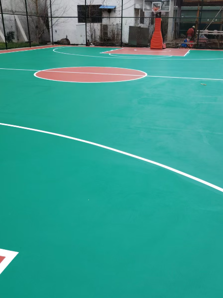 林周 球场长期使用易出现地面开裂